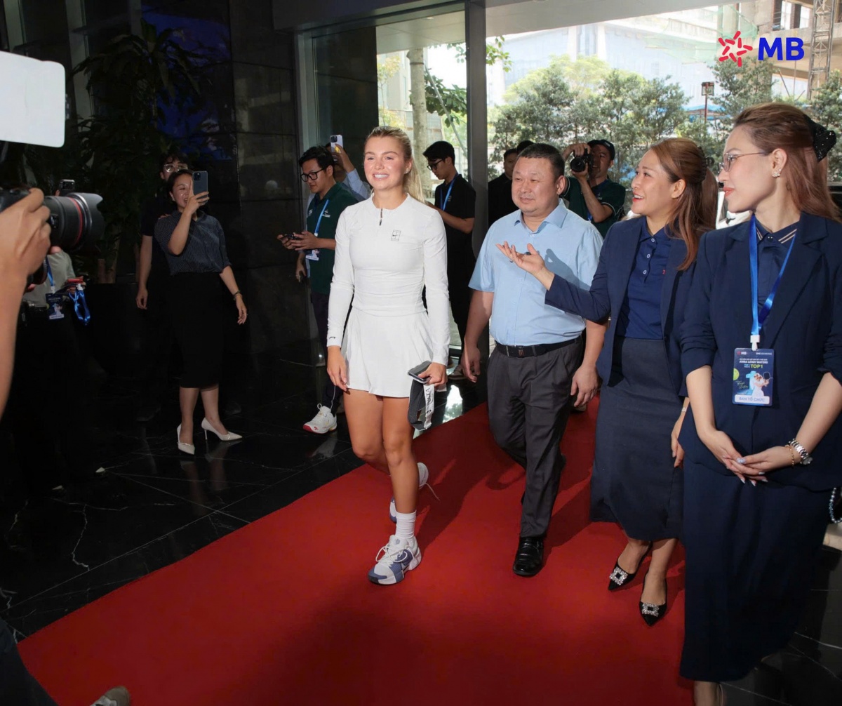 “When Top 1 Meets Top 1”: Anna Leigh Waters đến MB, lan tỏa thông điệp “tốc độ để dẫn đầu” “When Top 1 Meets Top 1”: Anna Leigh Waters đến MB, lan tỏa thông điệp “tốc độ để dẫn đầu”